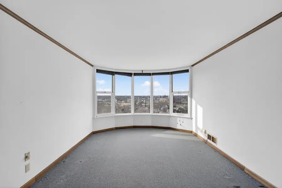 2525 S Shore DRIVE #11B, Milwaukee, WI 53207 - Image #2