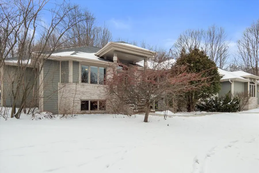 N93W25145 Bittersweet DRIVE, Sussex, WI 53089 - Image #2