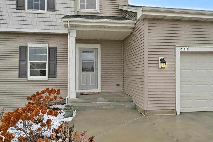 W1171 Meadowsweet PASS, Ixonia, WI 53036 - Image #3