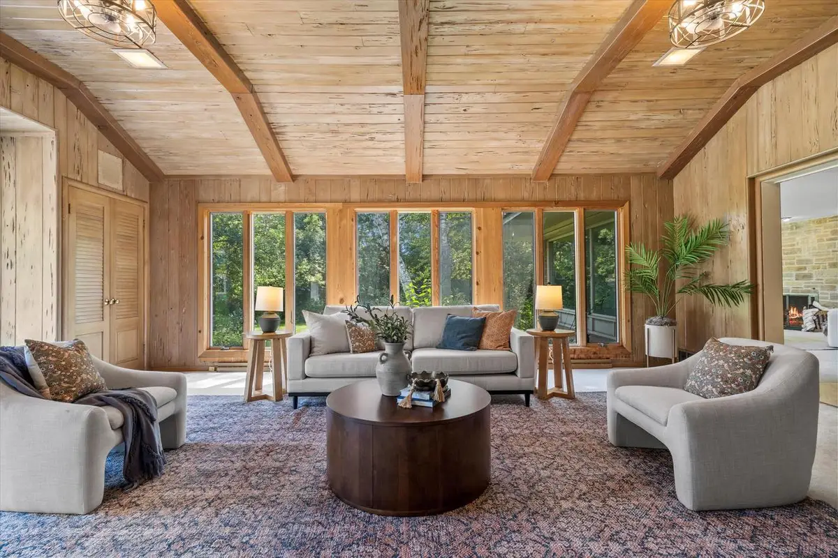 2416 W Dean COURT, River Hills, WI 53217 - #1