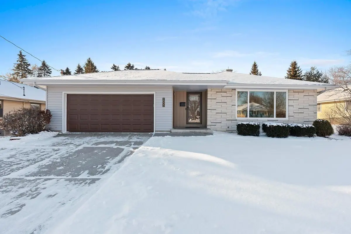 2003 Richmond AVENUE, Manitowoc, WI 54220 - Image #1