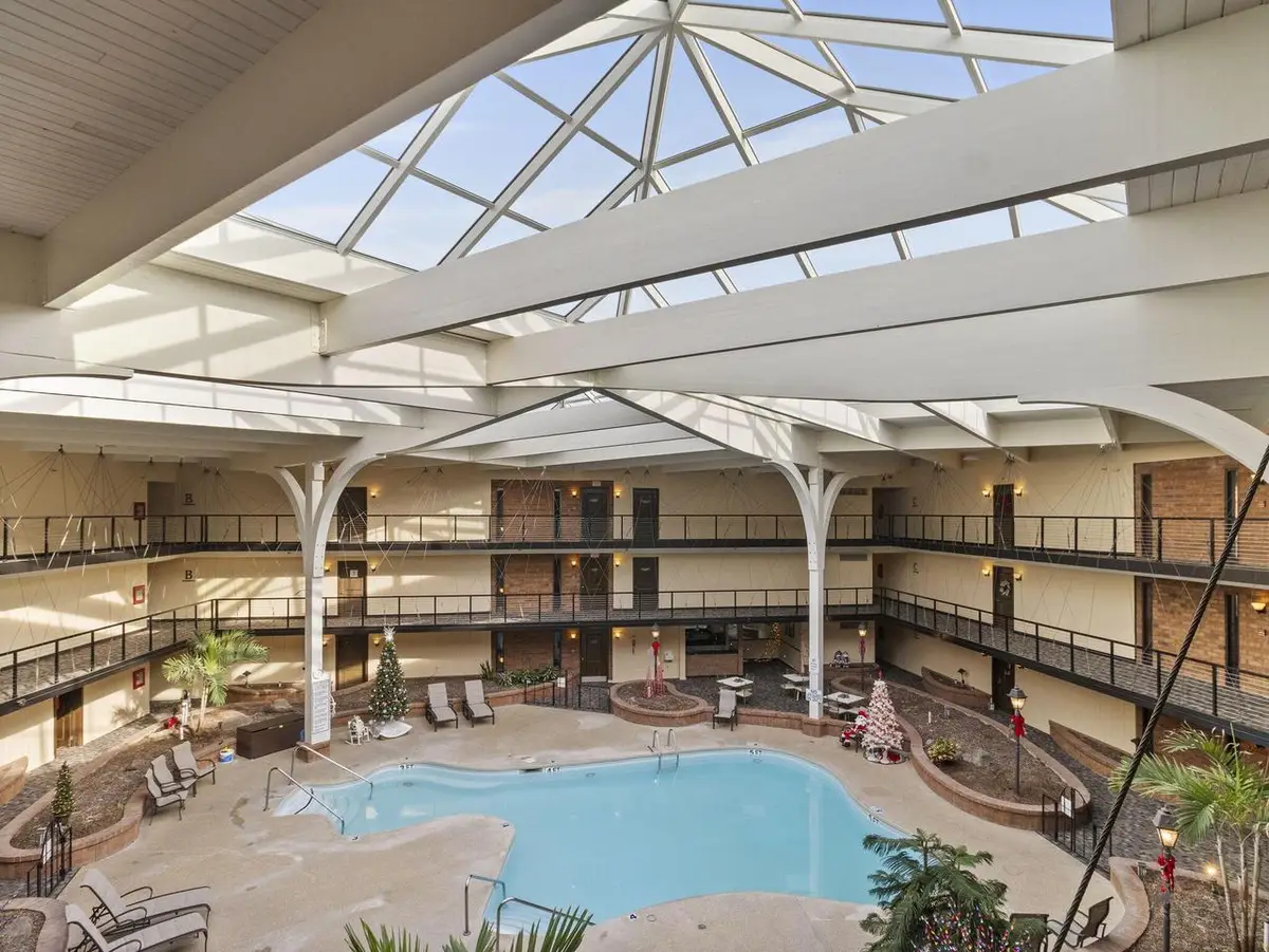 6100 W Stonehedge DRIVE #304, Milwaukee, WI 53220 - Image #1