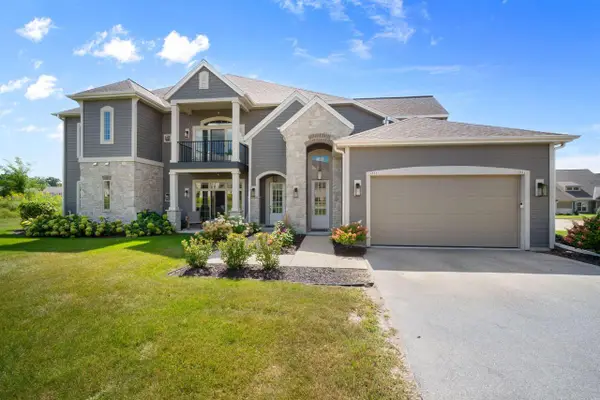 2853 Fox Lake CIRCLE #201, Waukesha, WI 53189