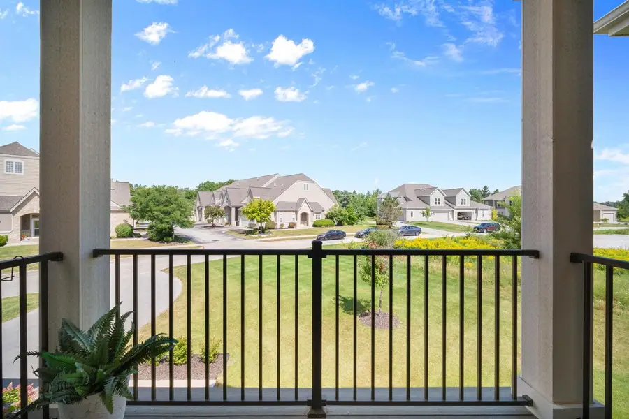 2853 Fox Lake CIRCLE #201, Waukesha, WI 53189 - Image #2