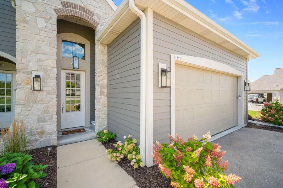 2853 Fox Lake CIRCLE #201, Waukesha, WI 53189 - Image #3