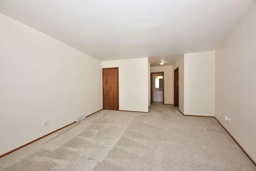 6030 W Calumet ROAD #204H, Milwaukee, WI 53223 - Image #3