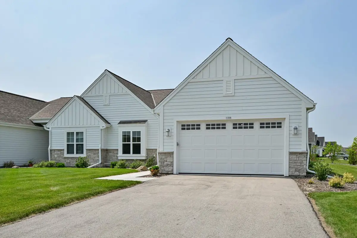 1320 Prairie Creek CIRCLE #2, Oconomowoc, WI 53066 - Image #1