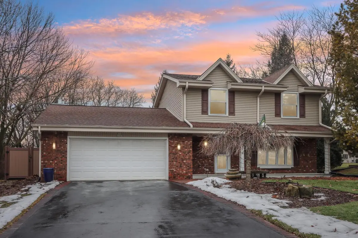 W224N2507 Ridgewood LANE, Waukesha, WI 53186 - Image #1