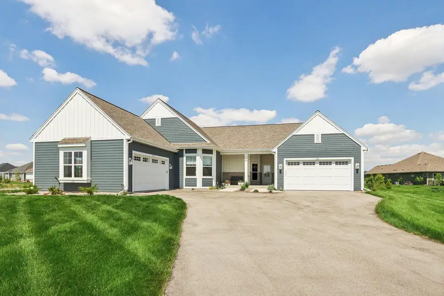 1388 Prairie Creek CIRCLE #12E, Oconomowoc, WI 53066 - Image #2