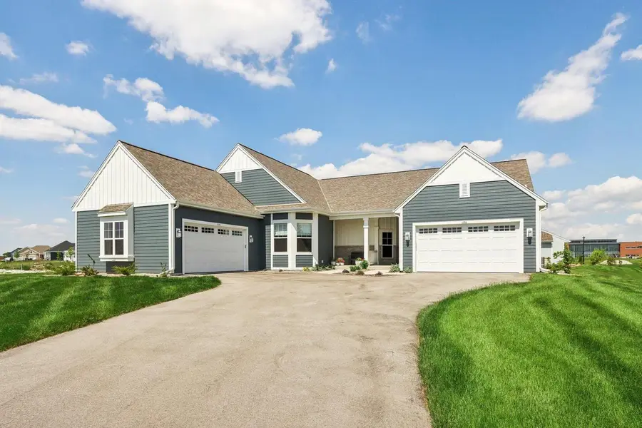 1388 Prairie Creek CIRCLE #12E, Oconomowoc, WI 53066 - Image #3