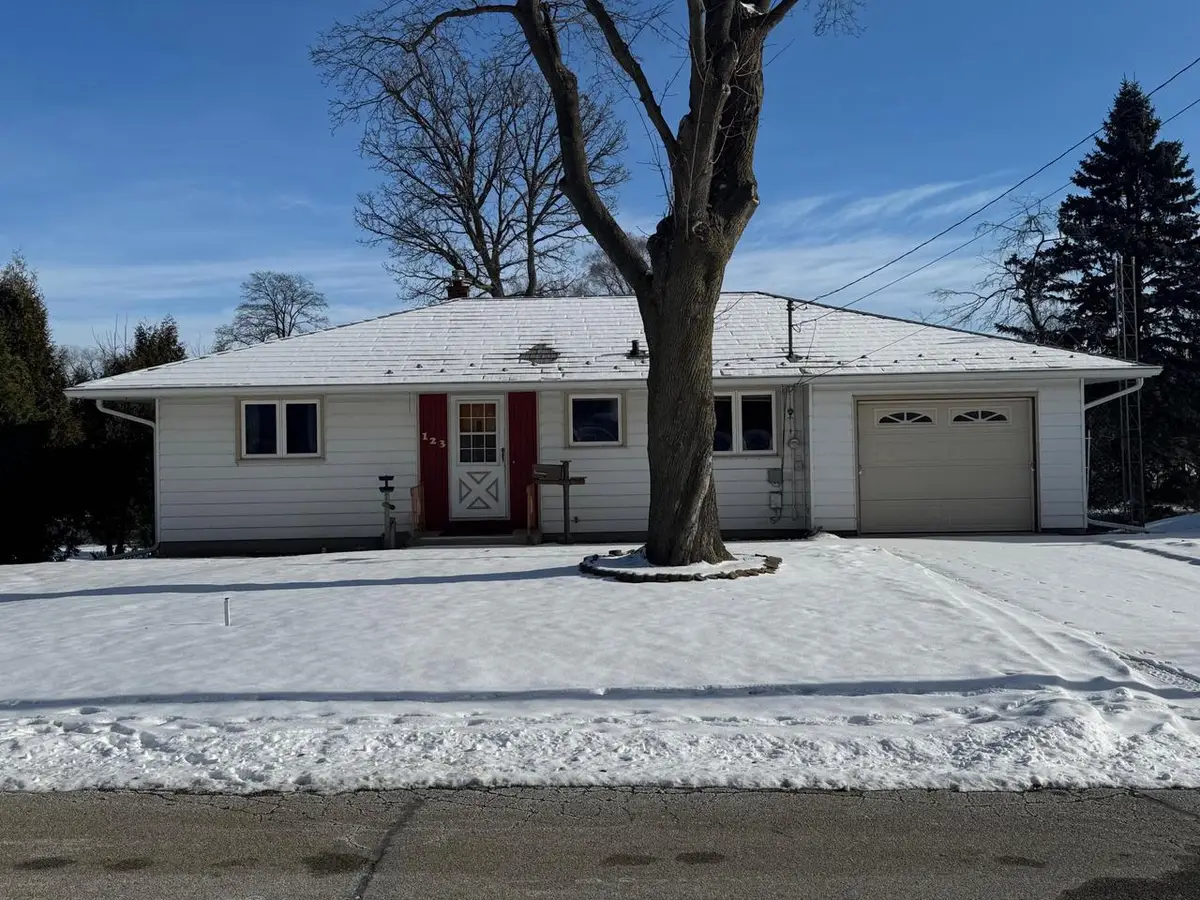 123 Riverview DRIVE, Burlington, WI 53105 - Image #1