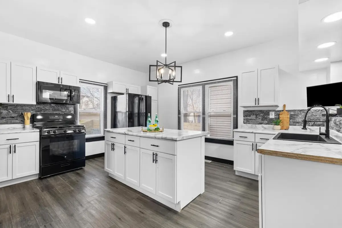 2642 N 24th PLACE, Milwaukee, WI 53206 - #1