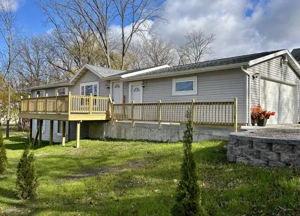 711 Division STREET, Delafield, WI 53018