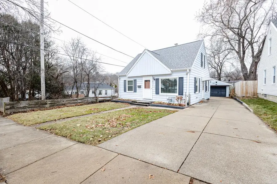 9144 W Park Hill AVENUE, Milwaukee, WI 53226 - Image #3