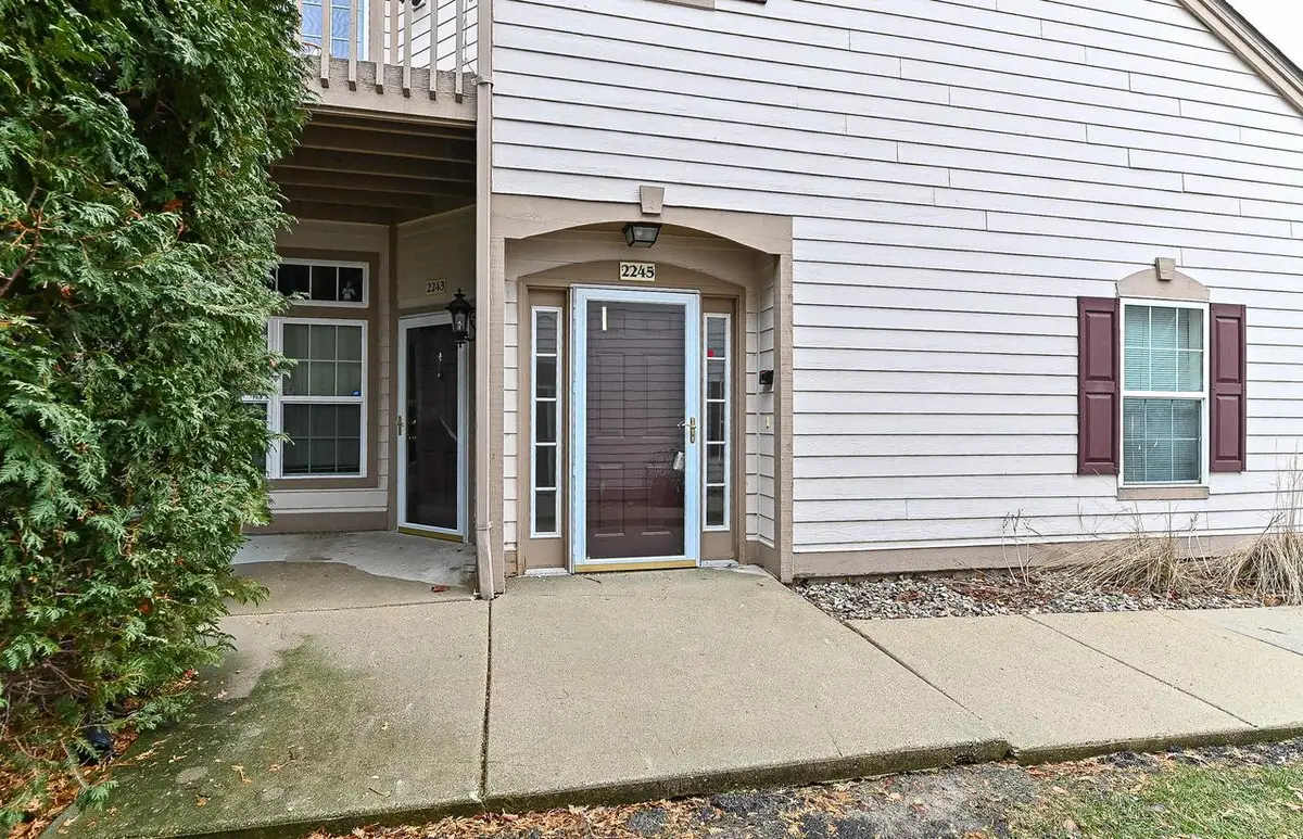 2245 W Vista Bella DRIVE #201, Oak Creek, WI 53154 - Image #1