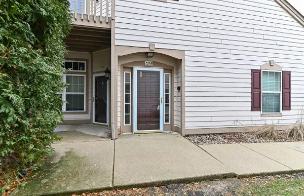 2245 W Vista Bella DRIVE #201, Oak Creek, WI 53154