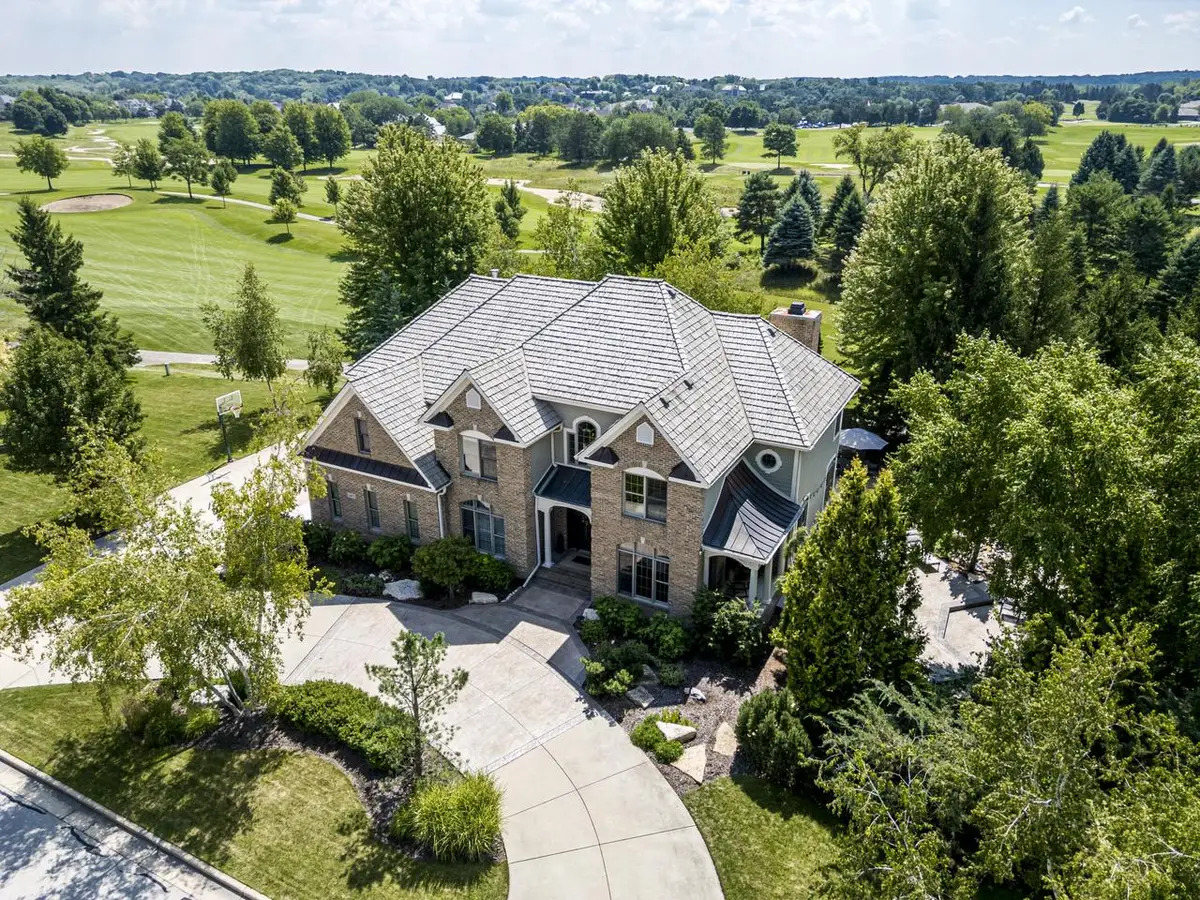 1403 E Bristlecone DRIVE, Hartland, WI 53029 - Image #1
