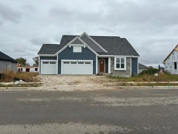 1746 Whalen DRIVE, Oconomowoc, WI 53066