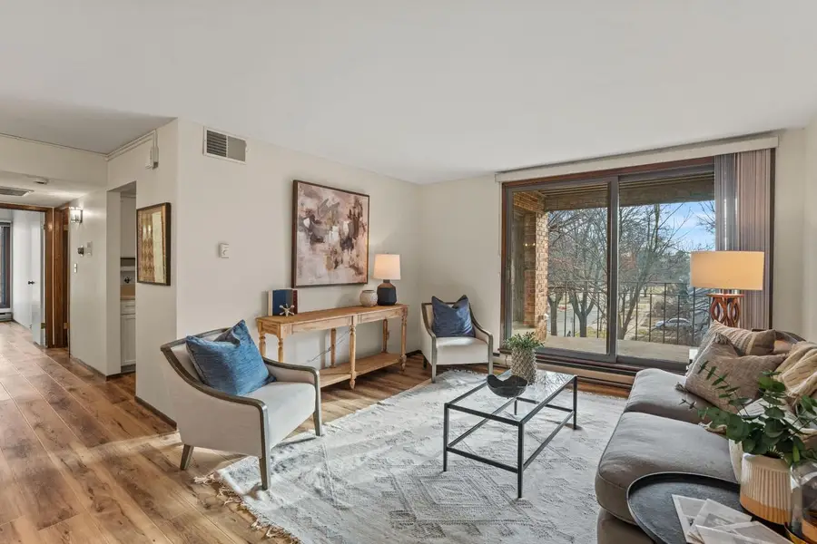 1818 E Shorewood BOULEVARD #207, Shorewood, WI 53211 - Image #2