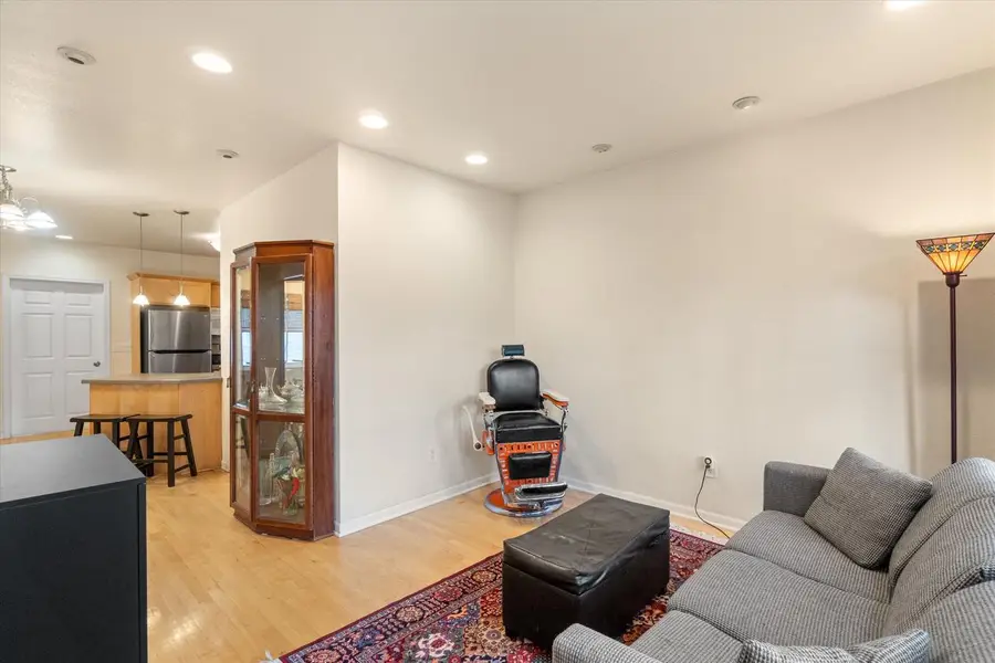 1751 N Franklin PLACE, Milwaukee, WI 53202 - Image #2