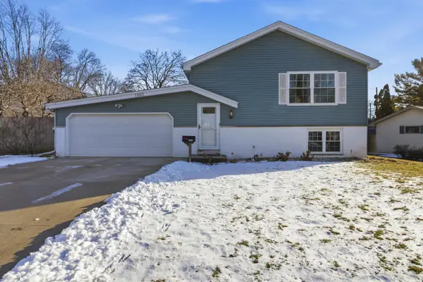 1963 Cascade DRIVE, Waukesha, WI 53188