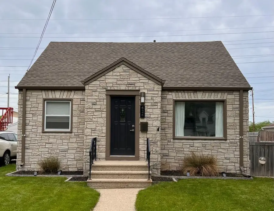 424 E Waterford AVENUE, Milwaukee, WI 53207 - #2