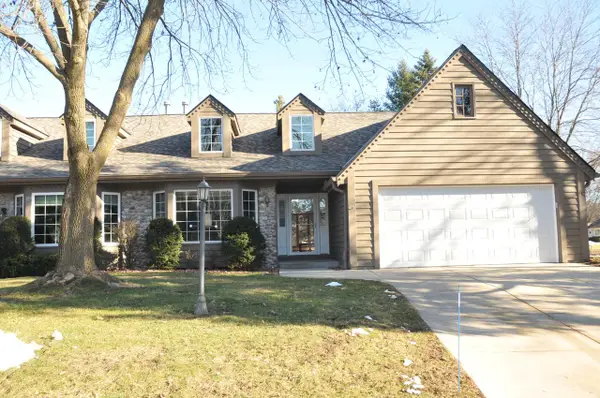 3892 S Oakbrook DRIVE, Greenfield, WI 53228