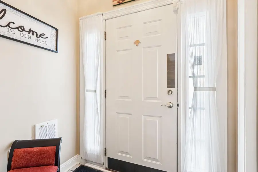 8648 S Roxbury WAY, Oak Creek, WI 53154 - #2