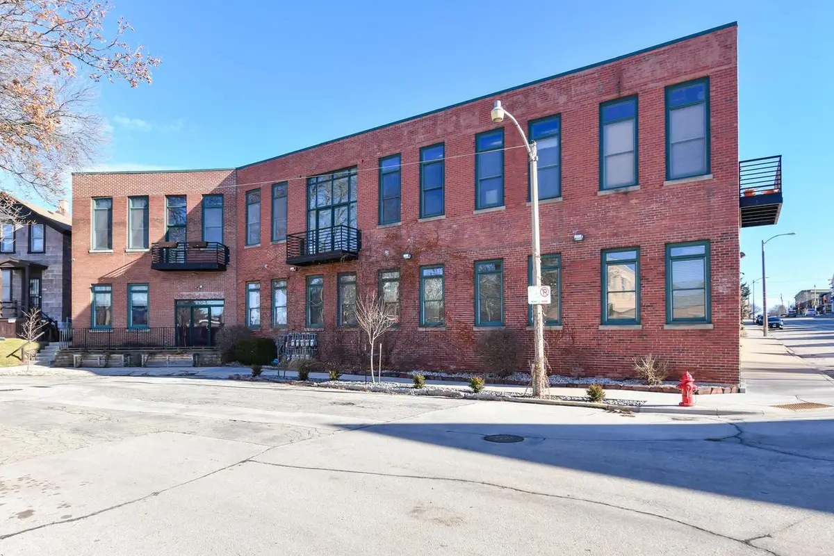 306 E Lincoln AVENUE #2, Milwaukee, WI 53207 - Image #1