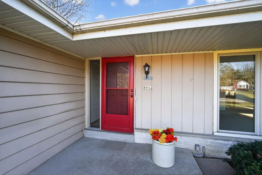 8942 N Silver Brook LANE, Brown Deer, WI 53223 - Image #2