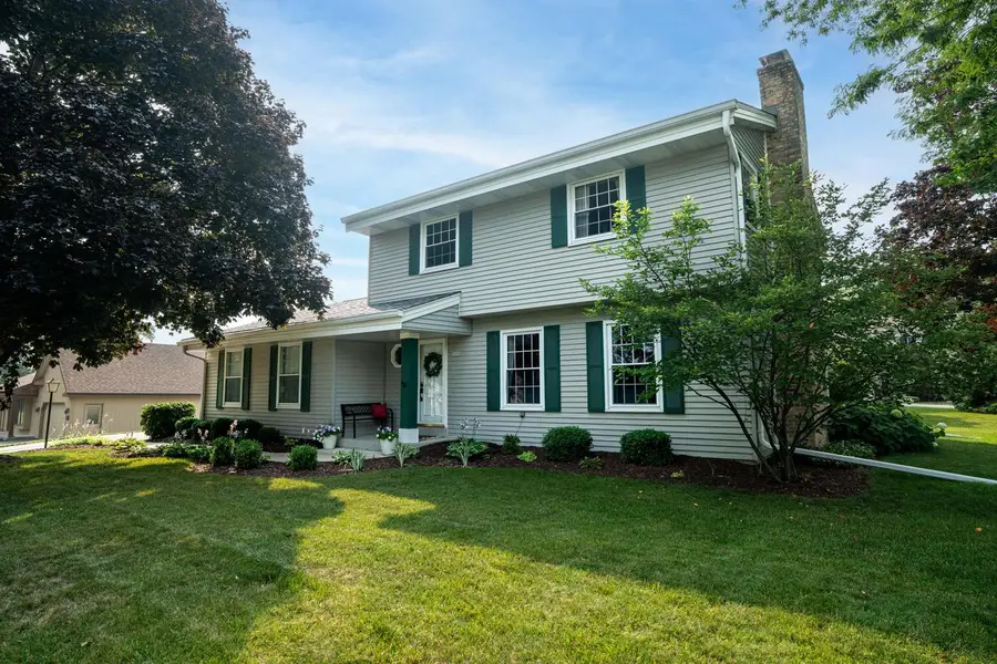 3009 W Renee COURT, Mequon, WI 53092 - Image #2