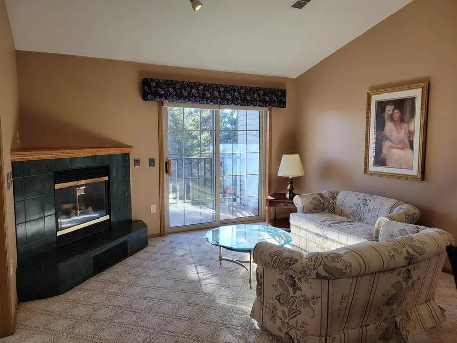 2111 Pine Ridge COURT #E, Grafton, WI 53024 - Image #3