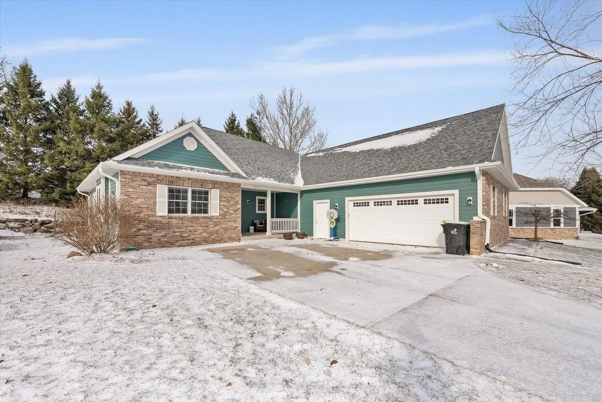 1457 Red Oak DRIVE, Hartford, WI 53027 - Image #1