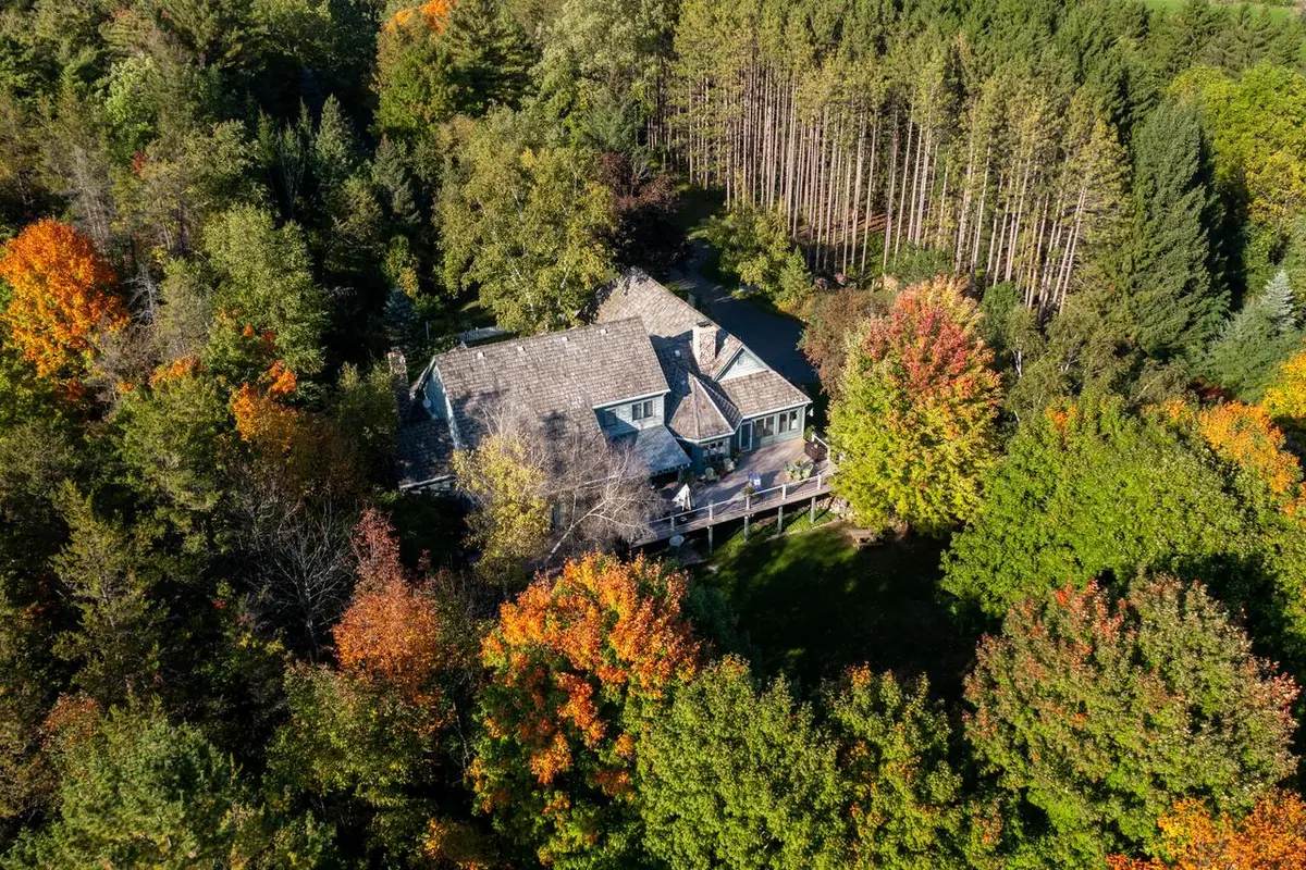 303 Washington DRIVE, West Bend, WI 53095 - #1