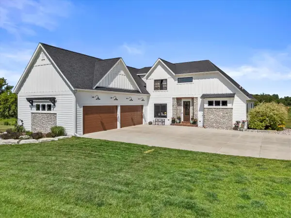 S53W26764 Gemstone COURT, Waukesha, WI 53189