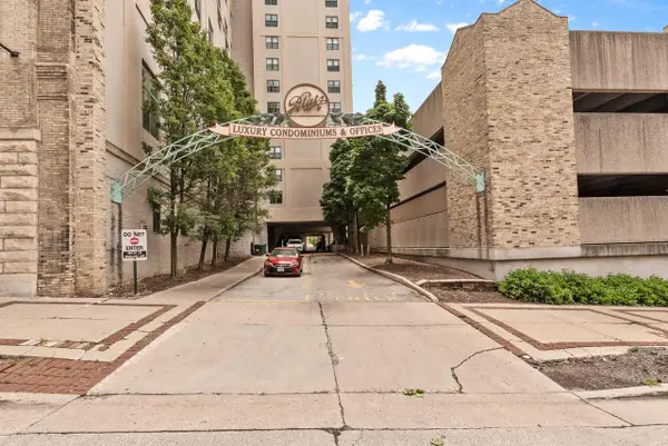 270 E Highland AVENUE #1021, Milwaukee, WI 53202