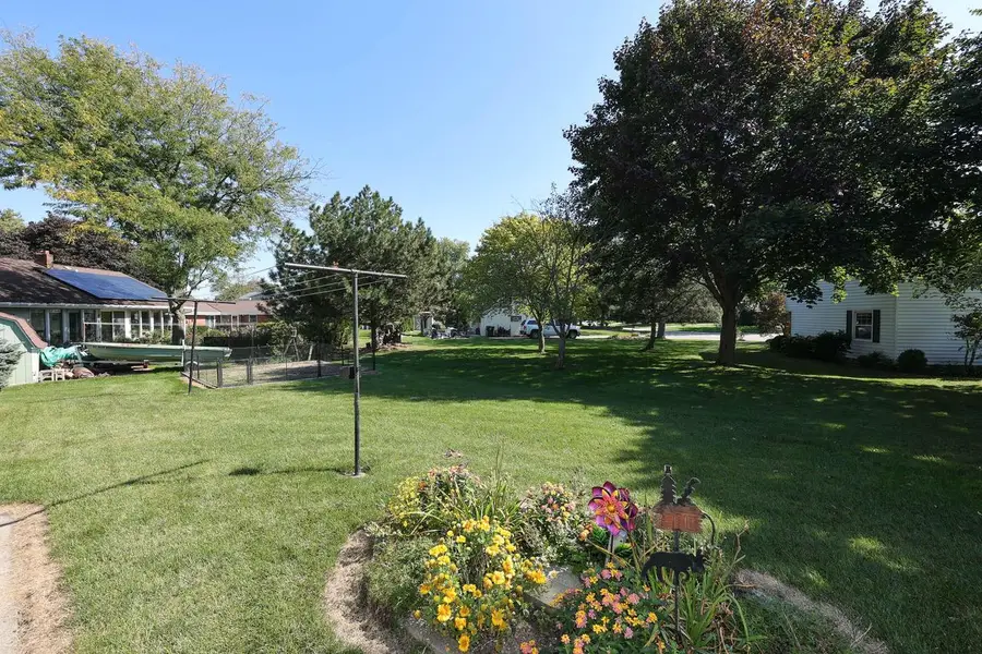 15035 W Kingsway DRIVE, New Berlin, WI 53151 - Image #2