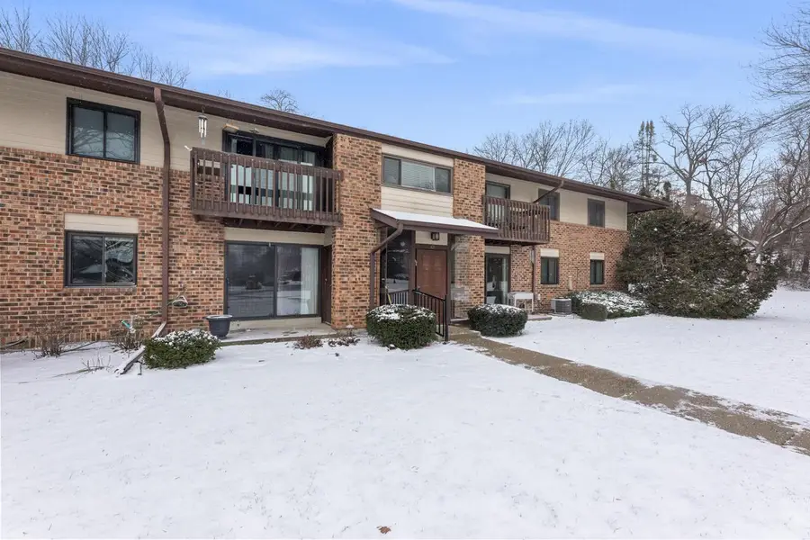 321 Park Hill DRIVE #A, Pewaukee, WI 53072 - Image #2