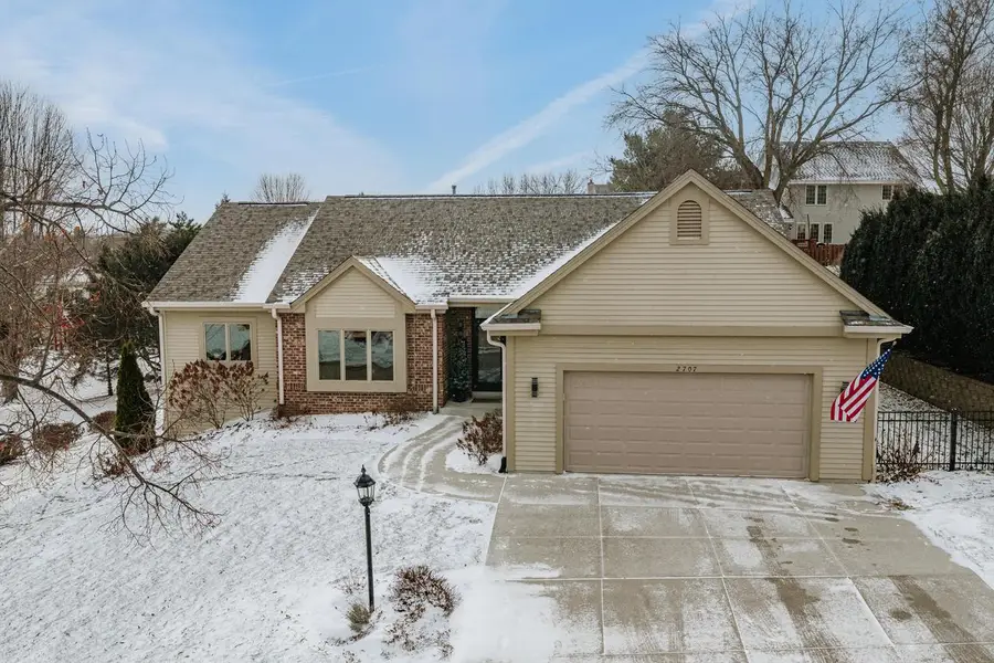 2707 Fox Hill DRIVE, Waukesha, WI 53189 - Image #2