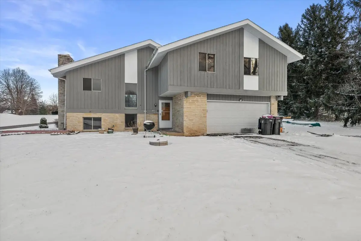 W277S8860 Lakeside DRIVE, Mukwonago, WI 53149 - Image #1