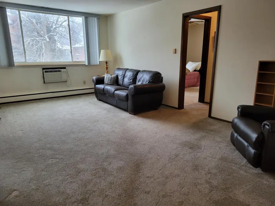 805 E Henry Clay STREET #202, Whitefish Bay, WI 53217 - Image #2
