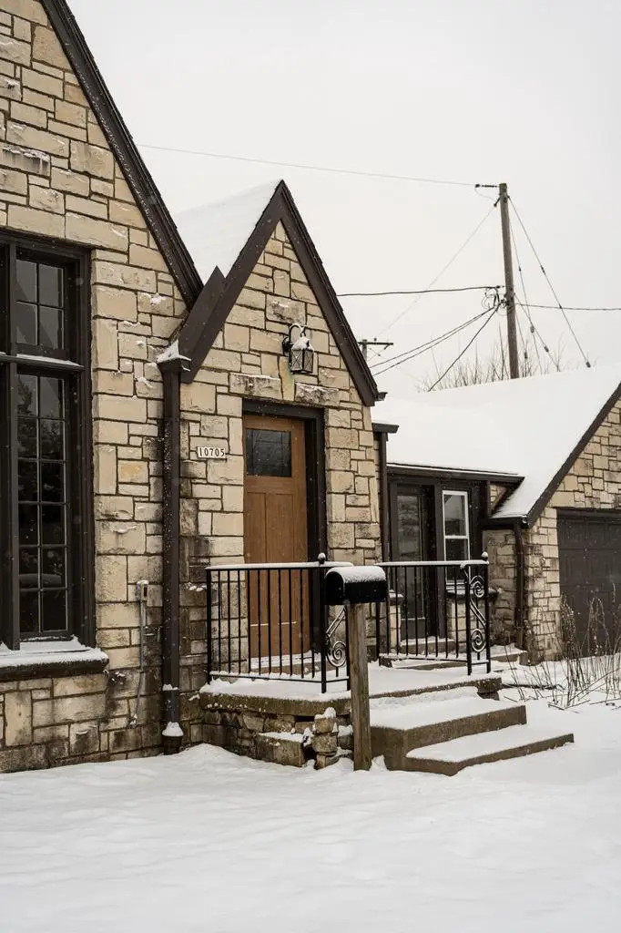 10705 W Wisconsin AVENUE, Milwaukee, WI 53226 - Image #2