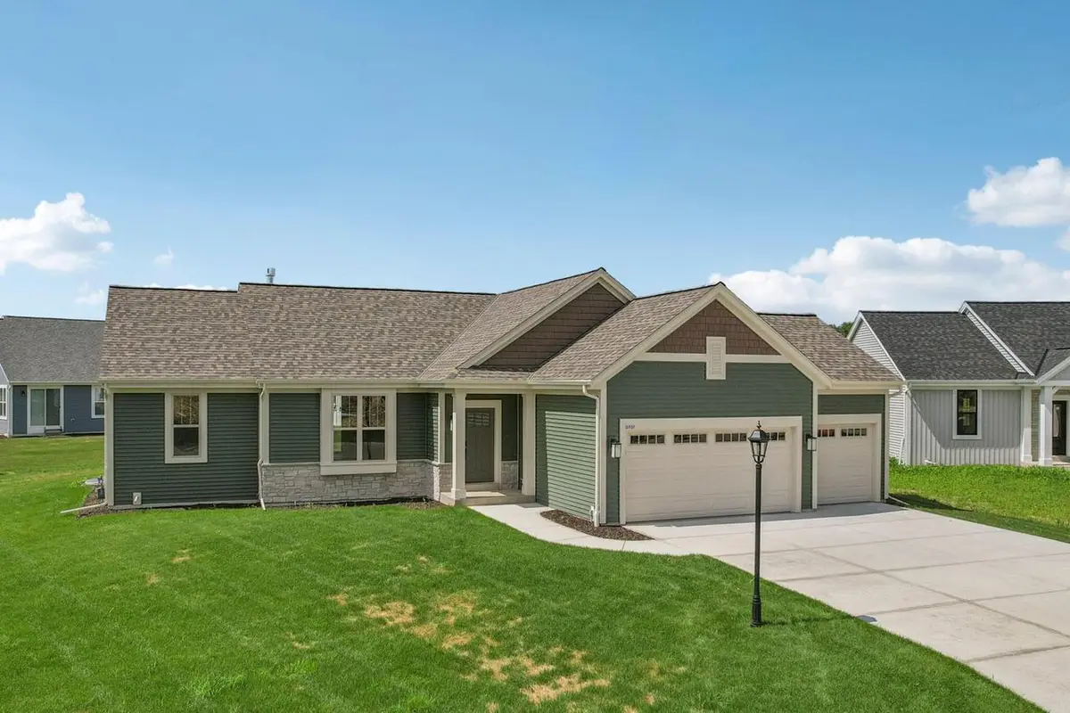 2707 Mapleton AVENUE, East Troy, WI 53120 - #1