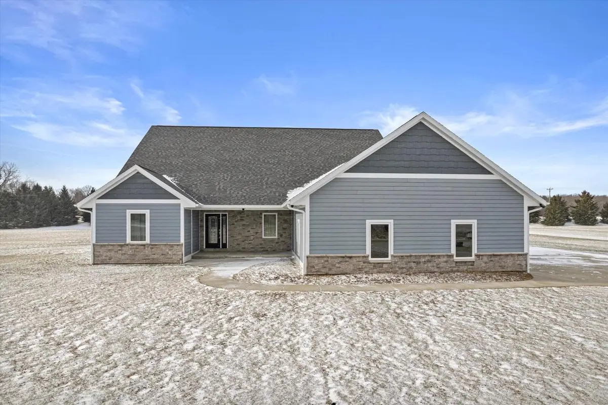 W399S10935 Connor DRIVE, Eagle, WI 53119 - Image #1