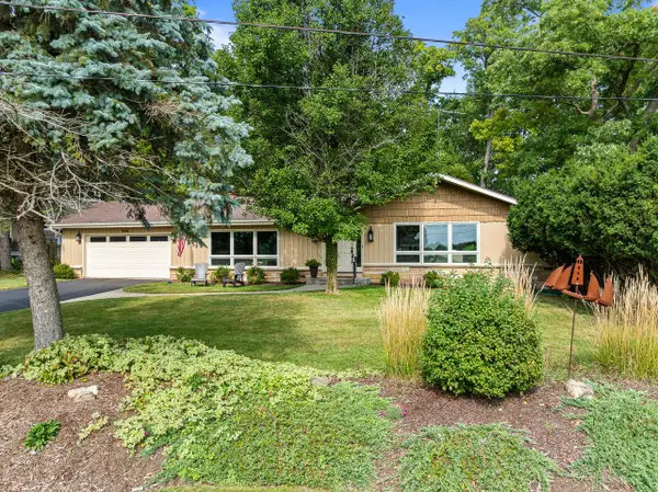 946 Shabbona DRIVE, Fontana, WI 53125