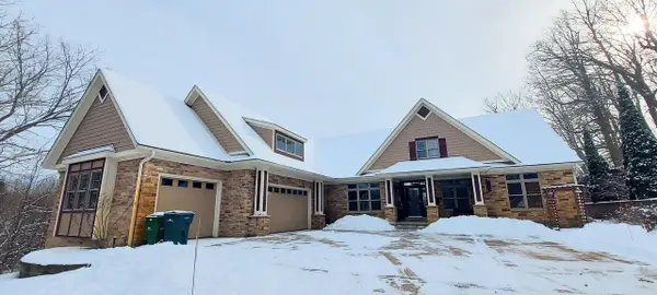 4451 Hartstone DRIVE, Slinger, WI 53086