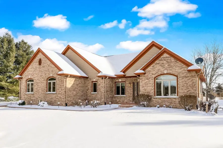 7135 Mullaney COURT, Hartford, WI 53027 - Image #3