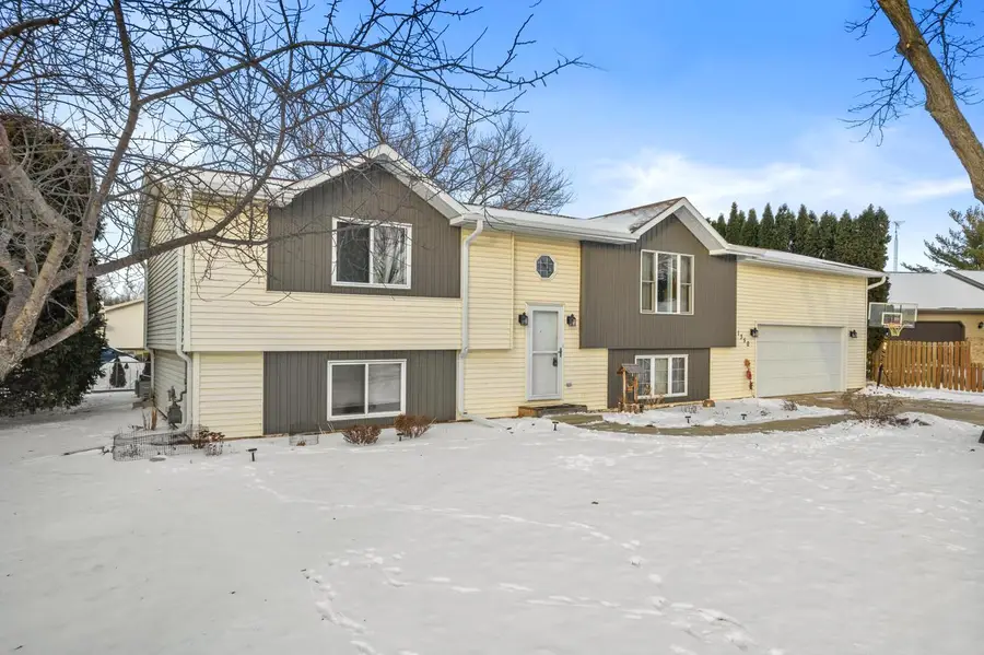 1350 Fireside CIRCLE, Oshkosh, WI 54901 - Image #2