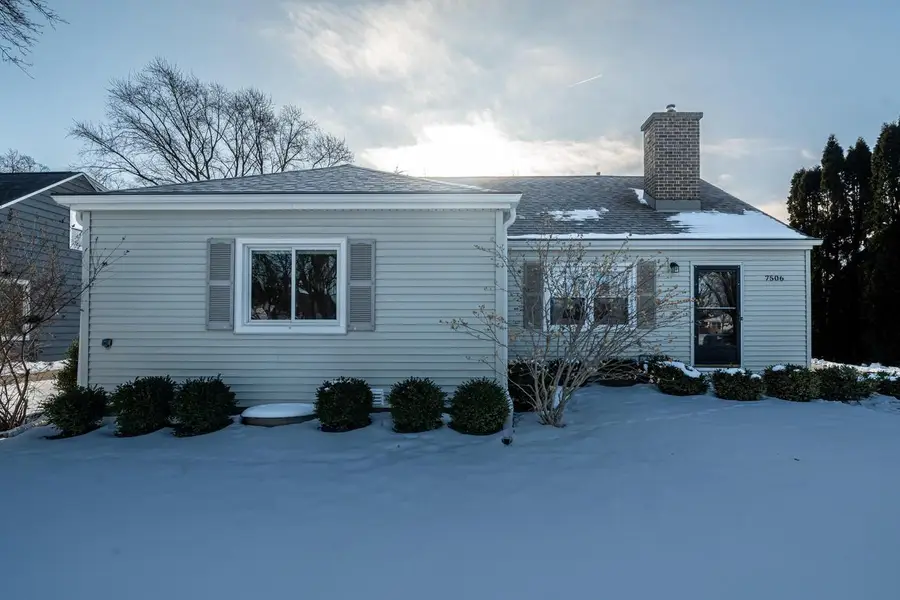 7506 N Crossway ROAD, Fox Point, WI 53217 - #3