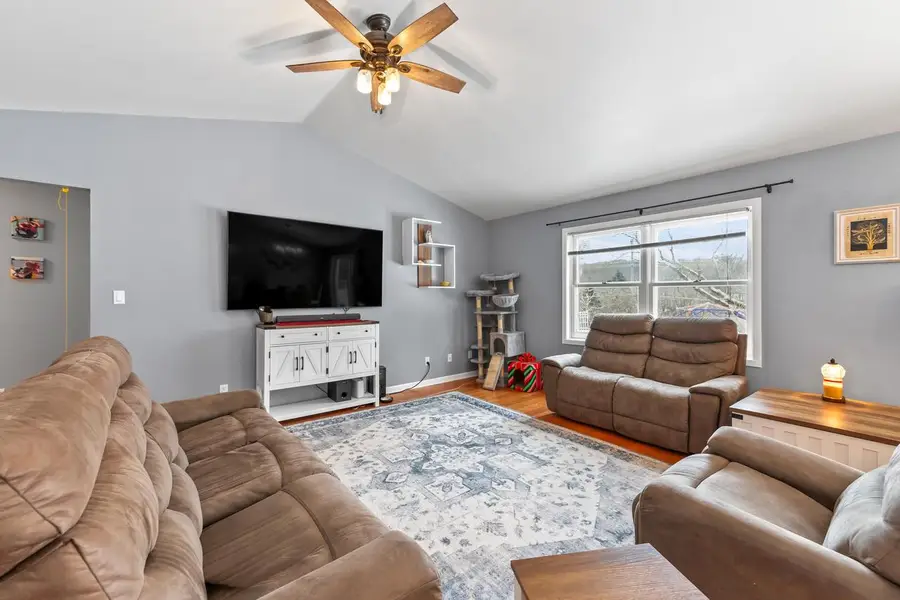 534 Woodridge DRIVE, Grafton, WI 53024 - Image #3